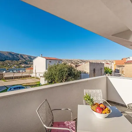 Apartman Cozy In Pag With Wi-fi *