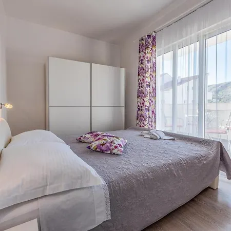 Cozy In Pag With Wi-fi Apartman *