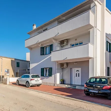 Cozy In Pag With Wi-fi Apartman Pag Town