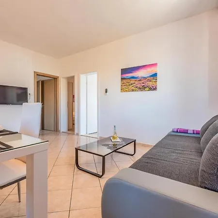 Cozy In Pag With Wi-fi Apartman